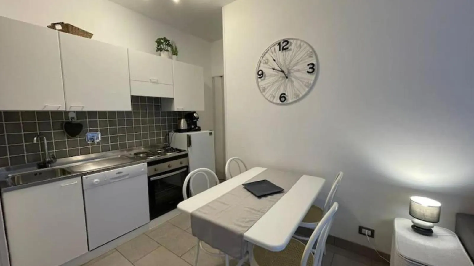 Wh-Sem-Bilocale Con Giardino In Zona Residenziale - Posto Auto Privato - Wifi Apartamento Sanremo